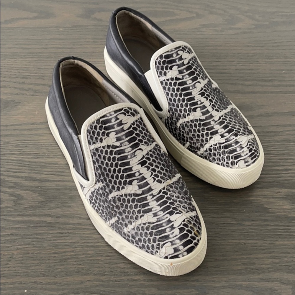 Vince Women’s Shoes sz. 6